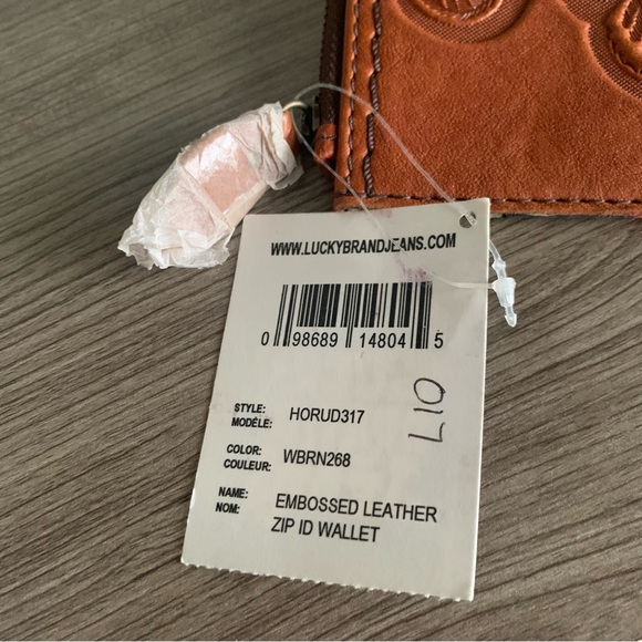 Lucky Brand Jeans Embossed Leather Zip ID Wallet Blue & Red Floral Inside NWT - Picture 8 of 12